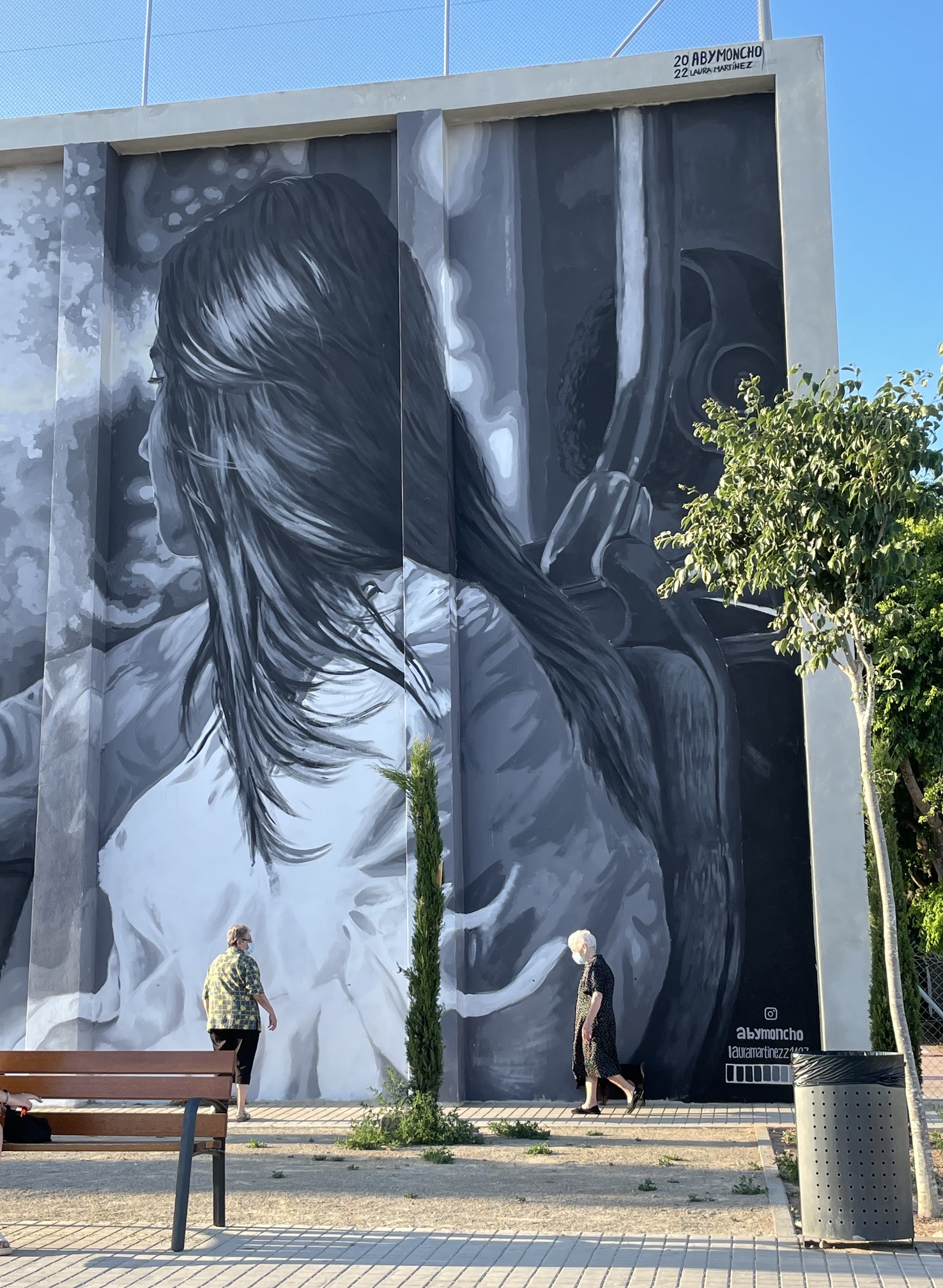 Mural artístico realizado en Valencia por Alba Moncho